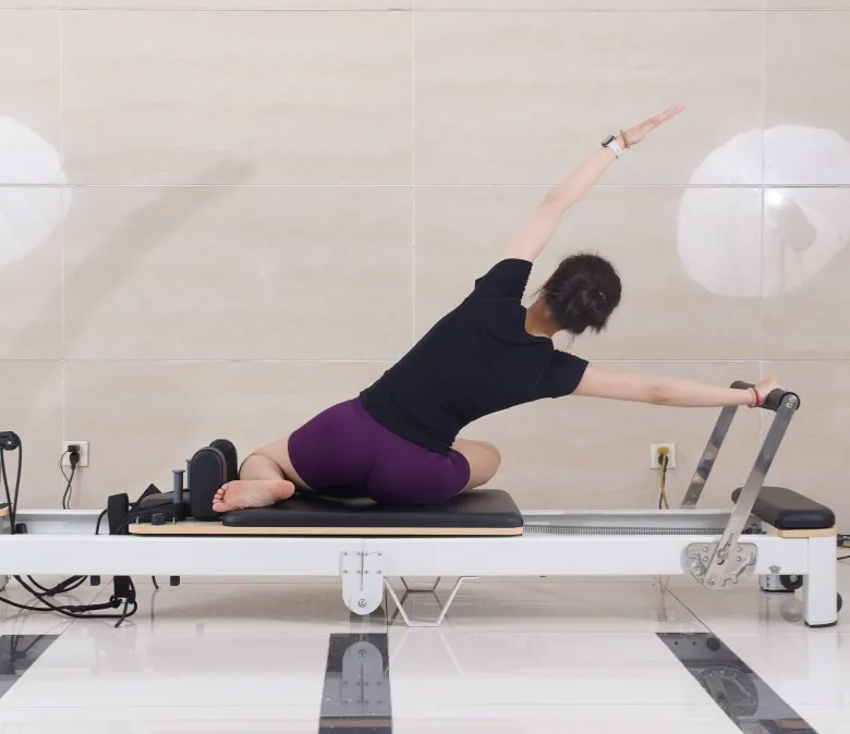 Reformator Pilates pliabil din aluminiu alb de vânzare